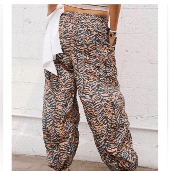 Free People Zephyr Balloon Pants size small - Picture 7 of 7
